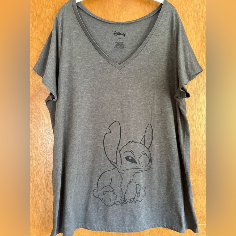 Torrid Disney Gray V-Neck T-Shirt with Stitch Design - 3X
